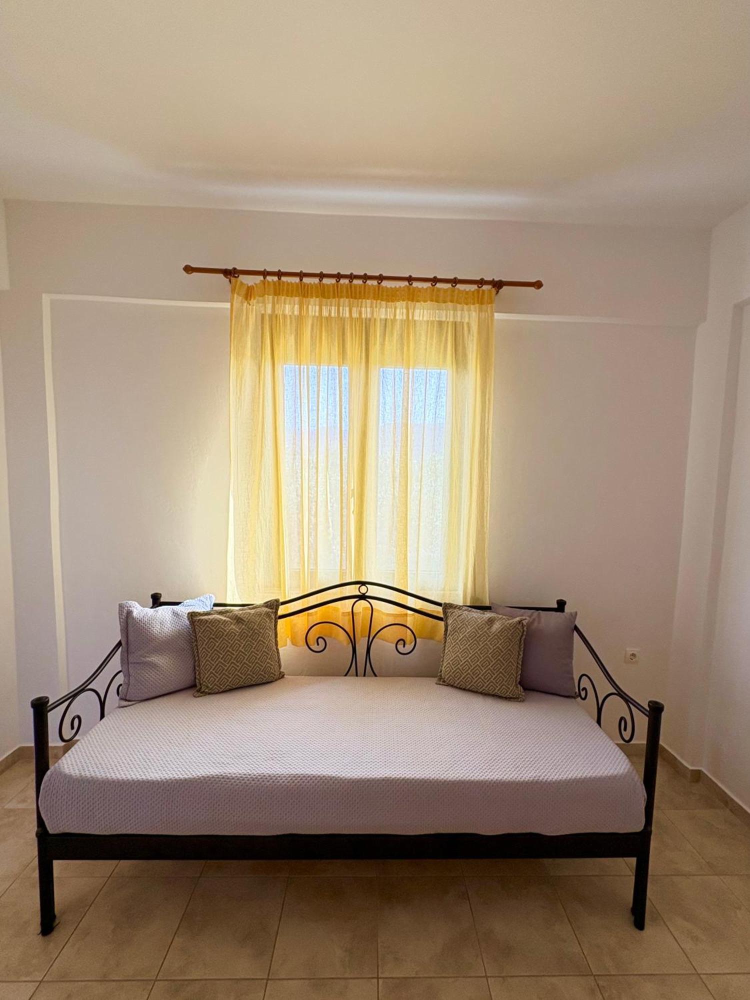 Rousolakos Pool Apartments パレカストロ エクステリア 写真
