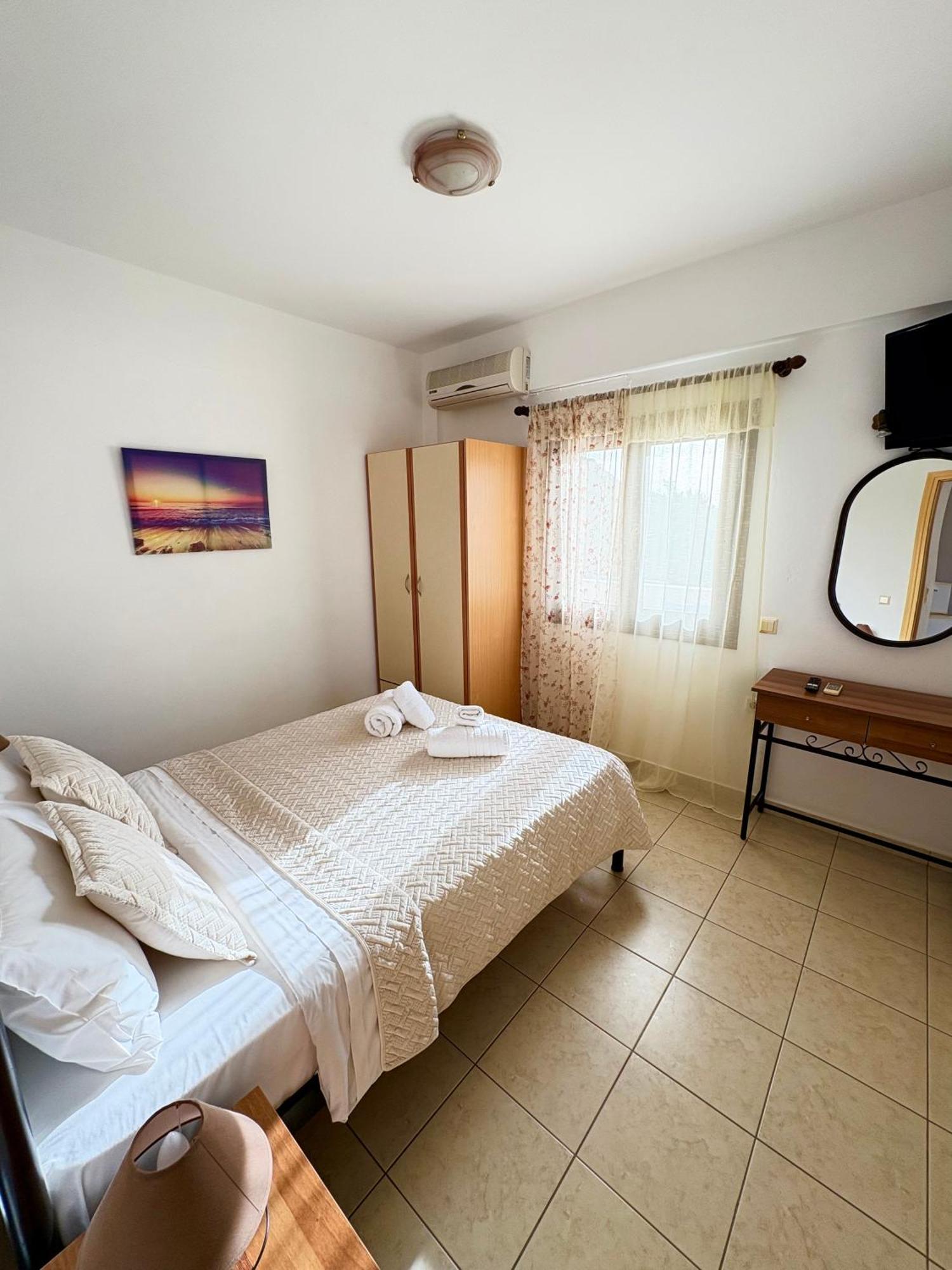 Rousolakos Pool Apartments パレカストロ エクステリア 写真
